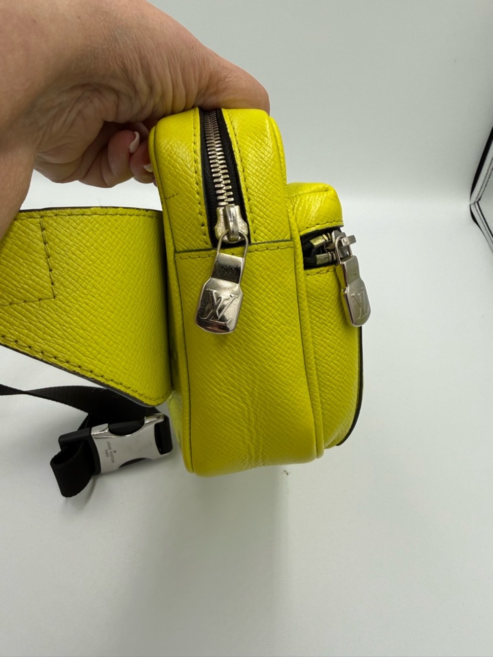 Louis Vuitton Neon Yellow Monogram Belt Bag - Picture 4 of 9